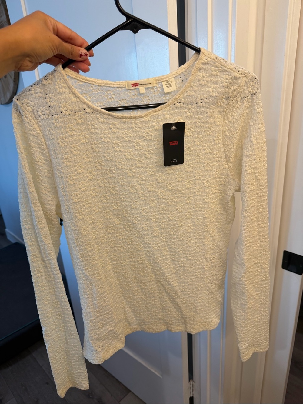 Levi's Women's Ivory floral Textured Long-Sleeve Tee
